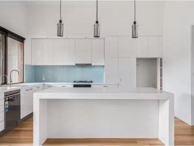 Deal! 14 Park Street, Hyde Park House for rent Listed by Mary.