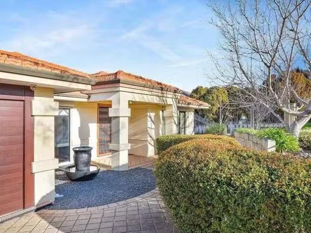 Nice 14 Playford Mews, Landsdale, WA 6065