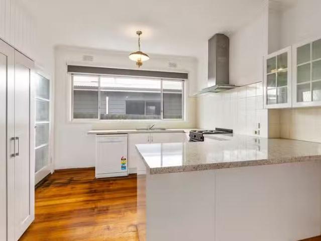 Cheap 14 Redfearn Court, Corio, VIC 3214 House for Rent