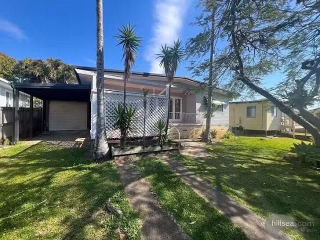 Charming 14 Saltash Street, Labrador, QLD 4215