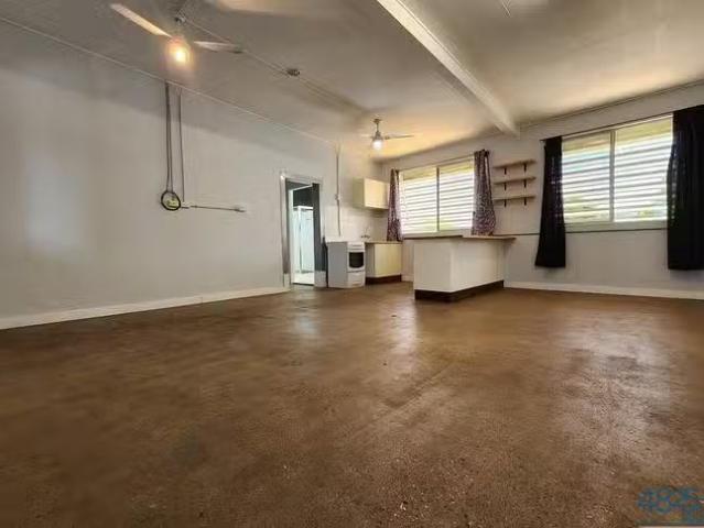 For Rent! 1/4 Seventh Avenue, Parkside, QLD 4825