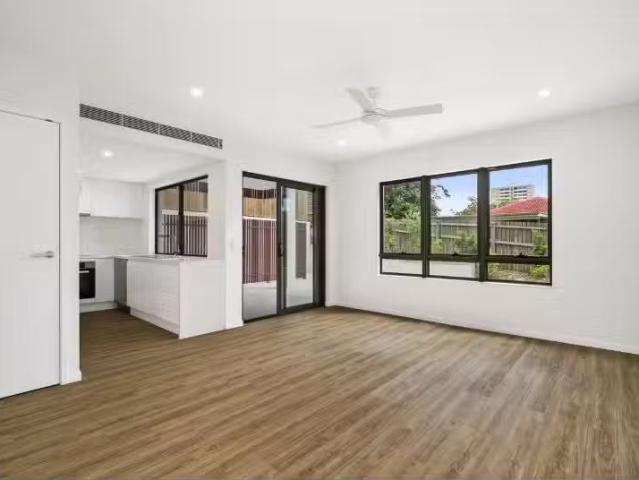 Deal! 1/52 part ENS STREET, NORMAN PARK Apartment for rent Li.