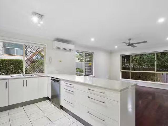 Cozy 15/344 Pine Mountain Road, Carina Heights, QLD 4152