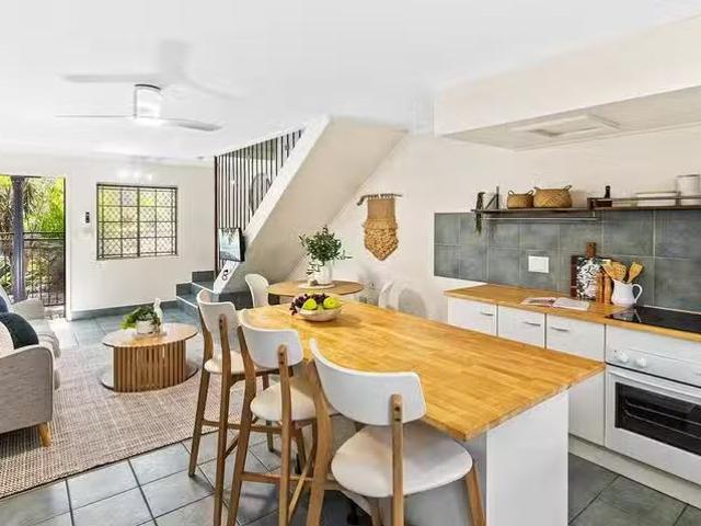 Charming 15/350 Sheridan Street, Cairns North, QLD 4870