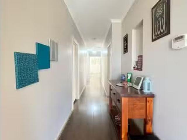 Unique 154 WESTMEADOWS LANE, TRUGANINA House for rent Listed.