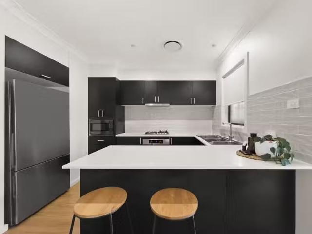 Charming 155 Crystal Palace Way, Leppington House for rent Li.