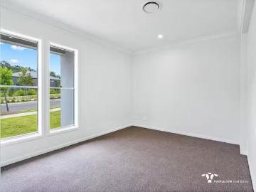 Unique 155 Belvedere Drive, Spring Mountain, QLD 4300