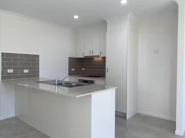 Unique 1/55 Rupert Crescent, Morayfield, QLD 4506
