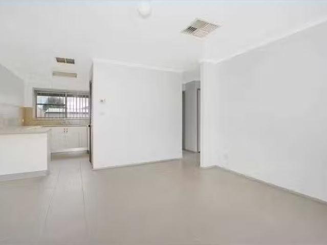 Deal! 1/562 Woodbury Court, Lavington Apartment for rent List.