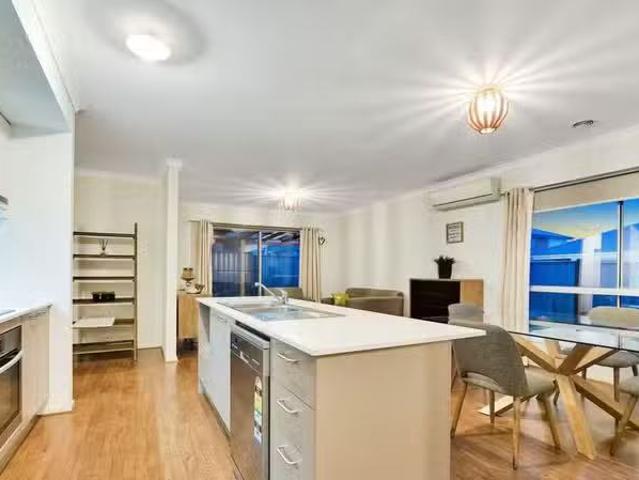 Cheap 15 Thorngrove Street, TRUGANINA, VIC 3029 House for Rent