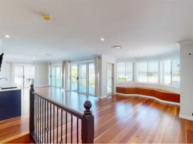 Cheap 15 The Shores Way, Belmont House for rent Listed by Lea.