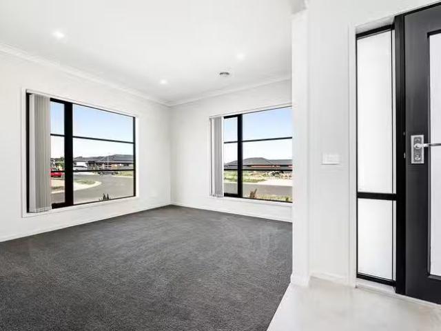 Unique 15 Tucholsky Drive, Kalkallo, VIC 3064