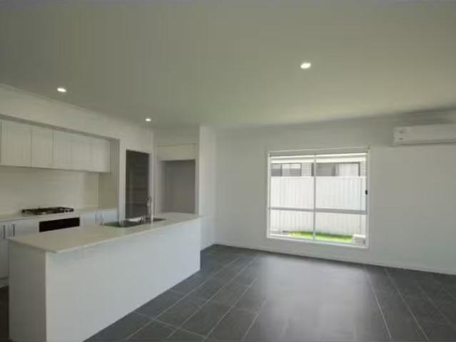 Just in! 15 Turtle Rise, BONVILLE House for rent Listed by Am.