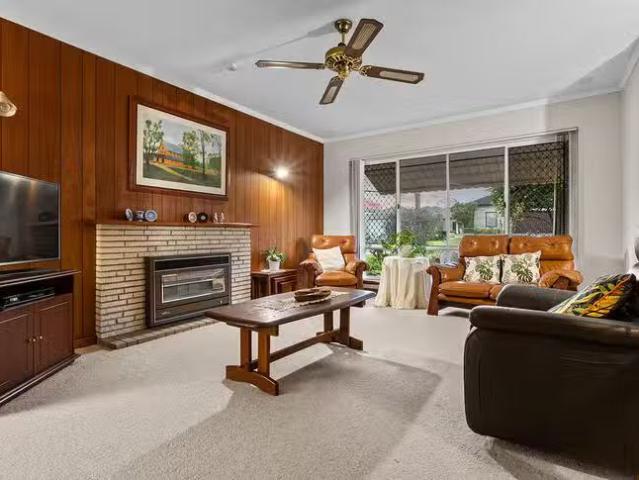 Rental! 15 Vernon Place, Spearwood, WA 6163