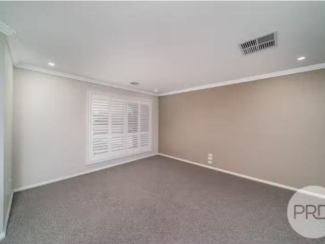Just in! 15 Warambee Street, Glenfield Park House for rent Li.