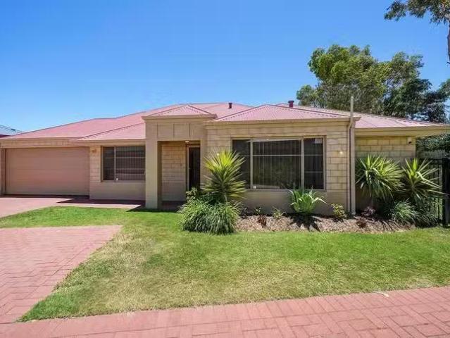Cozy 15 Yaroomba Place, Clarkson, WA 6030