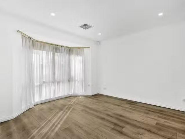 Deal! 15 Bourke Place, Golden Grove, SA 5125
