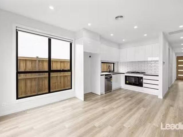 Cheap 15 Buster Street, Sunbury, VIC 3429