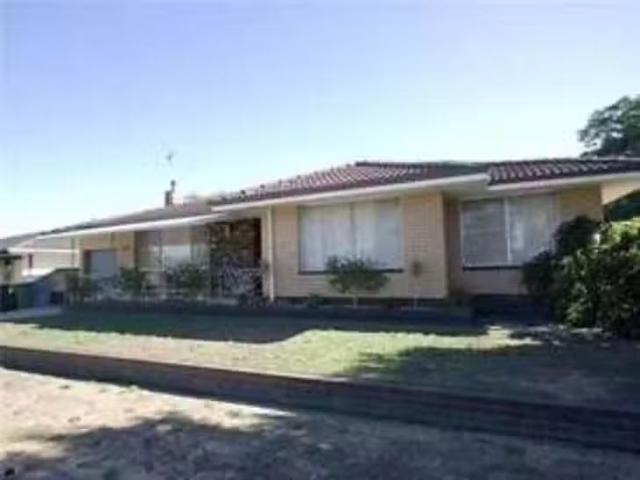 Deal! 15 Chapman Road, Calista, WA 6167