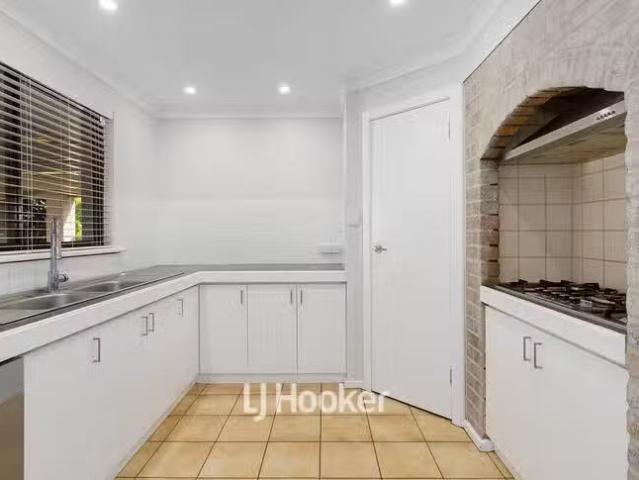 Nice 15 Crampton Avenue, Eaton, WA 6232