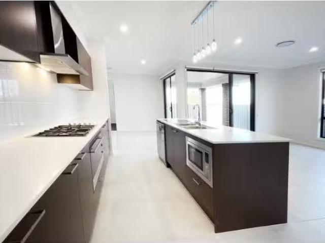 Unique 15 Drover Drive, Lochinvar House for rent Listed by Ta.