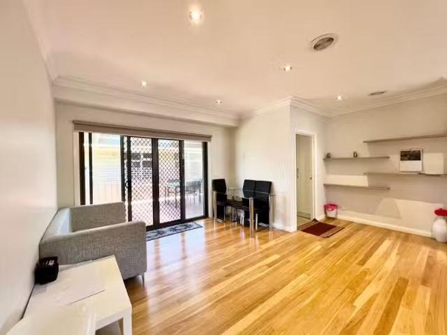 Deal! 1/5 Eley Road, Box Hill South VIC 3128