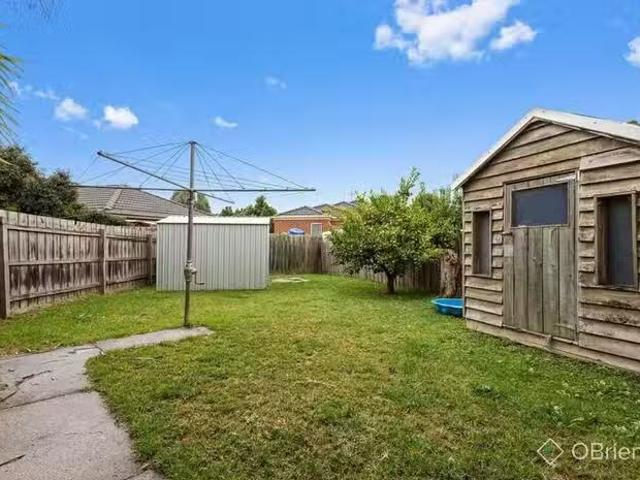 Just in! 1/5 Harris Grove, Bayswater, VIC 3153