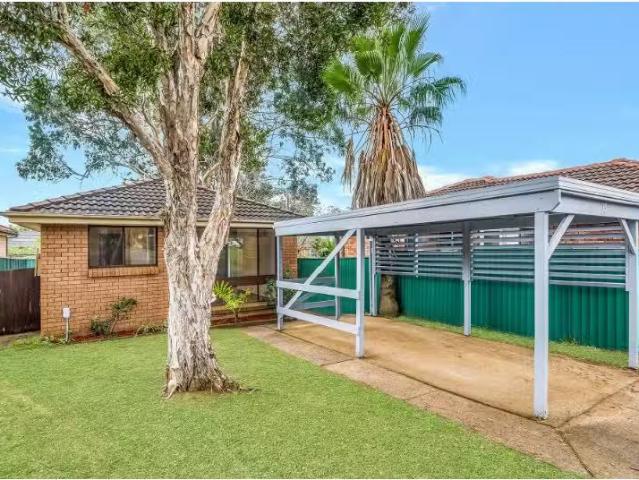 Cheap 15 Knotwood Avenue, Macquarie Fields House for rent Lis.