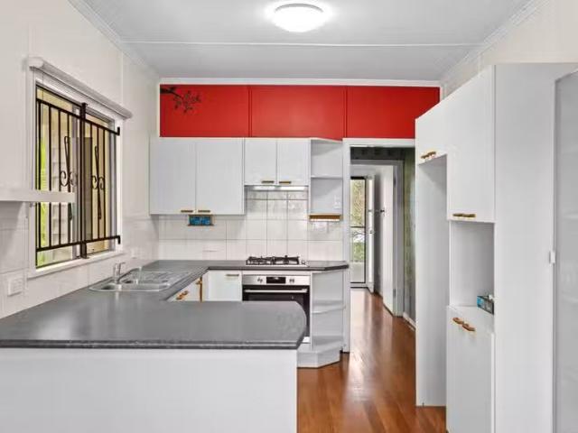 Cozy 15 Noeline Street, ASHGROVE, QLD 4060 House for Rent
