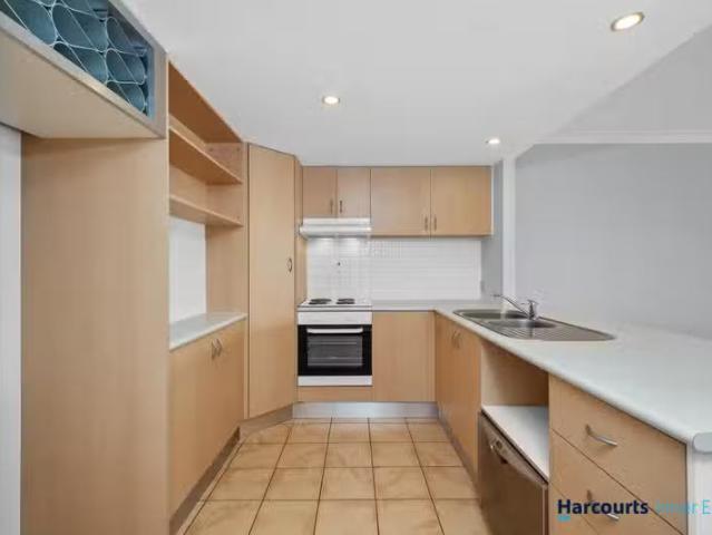 Deal! 16/13 Vectis Street, Norman Park QLD 4170