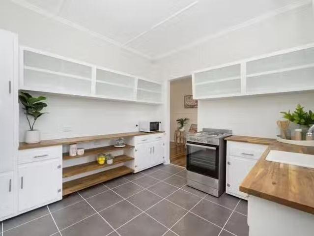 Deal! 164 Francis Street, West End, QLD 4810