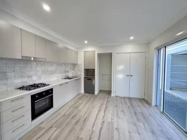 For Rent! 1/64 Triton Boulevard, North Rothbury Apartment for.