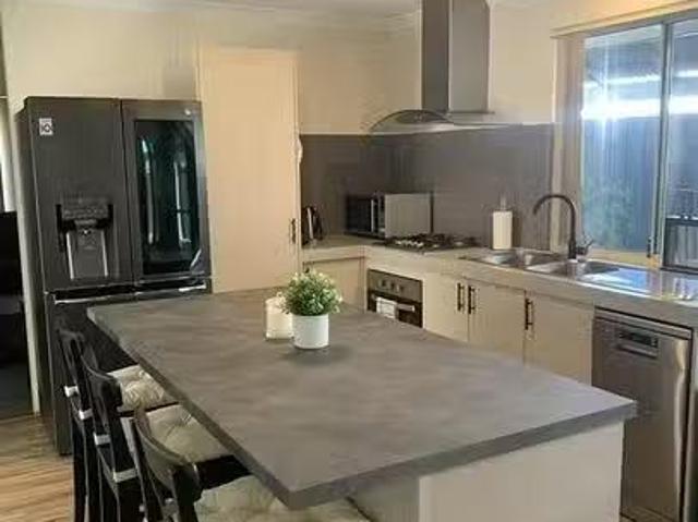 Cozy 166 Elmridge Parkway, Ellenbrook, WA 6069