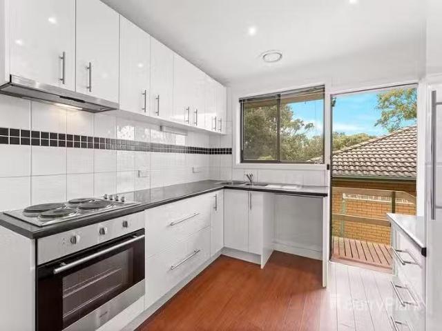Cheap 1/69 Nell Street, Greensborough, VIC 3088