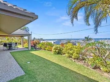 For Rent! 1/69 Wellington Street, Manly, QLD 4179