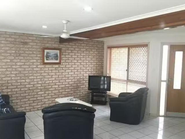 Deal! 1/6 View Street, West Gladstone, QLD 4680