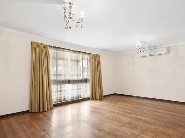 Charming 16 Walpole Avenue, Rosebud, VIC 3939