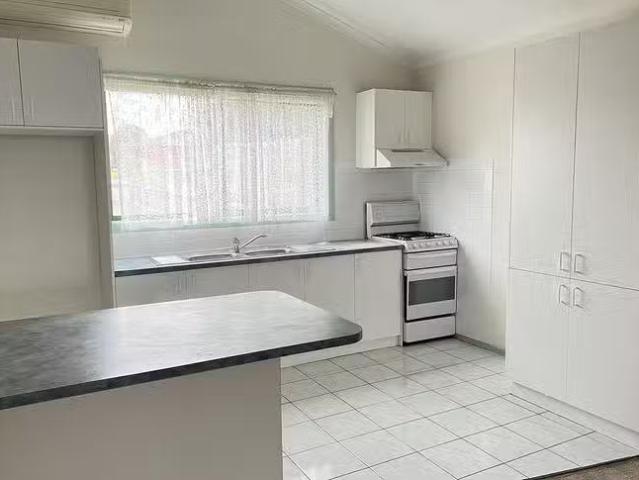 Cozy 1/6 Winston Street, Lalor, VIC 3075