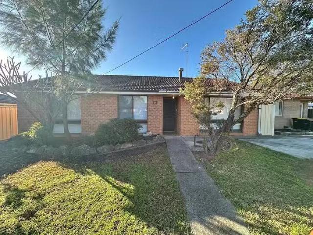 Just in! 16 Woodland Avenue, Oxley Park, NSW 2760