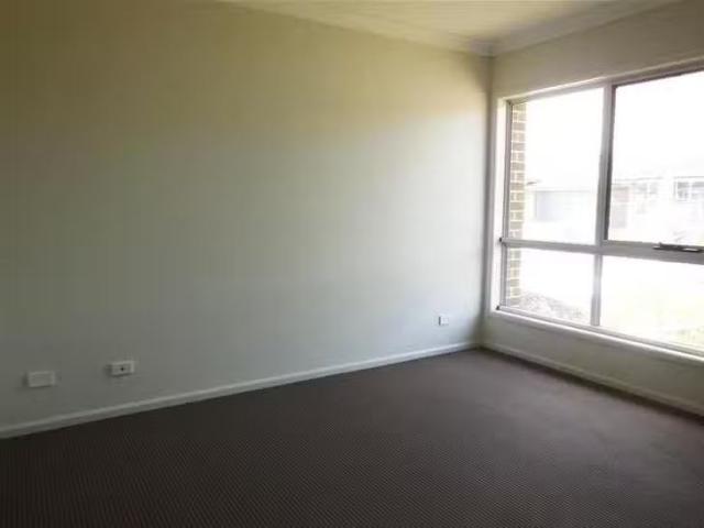 Cozy 16 Finlay Street, Oran Park, NSW 2570