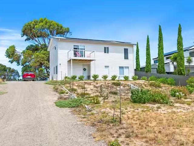 Deal! 16 Gilbert Street, Clayton Bay, SA 5256