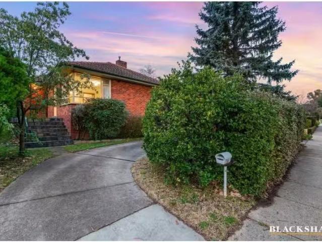 Nice 16 Hopetoun Circuit, Deakin House for rent Listed by Pro.