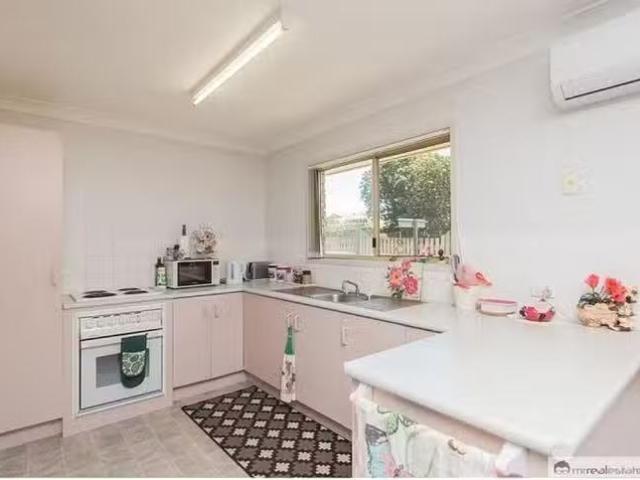 Cozy 1/6 Lorraine Court, Gracemere, QLD 4702