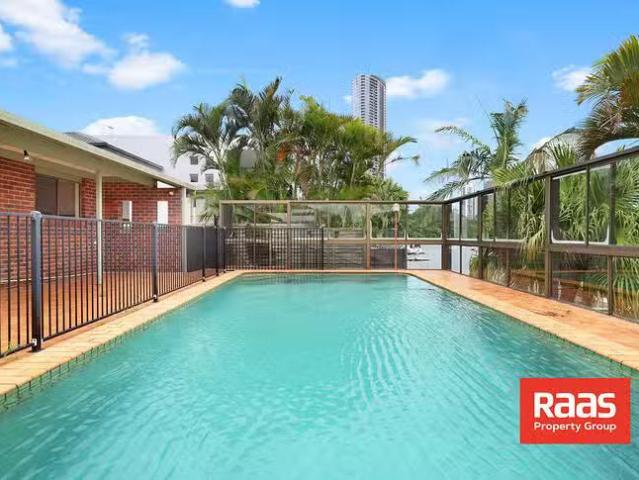 Nice 16 Merrimac Boulevard, Broadbeach Waters, QLD 4218