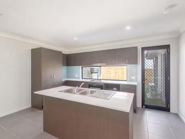 Cozy 16 Olive Tree Chase, VICTORY HEIGHTS, QLD 4570 House fo.