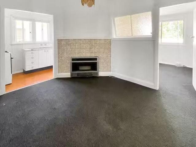 Charming 16 Sandford Avenue, Lithgow, NSW 2790