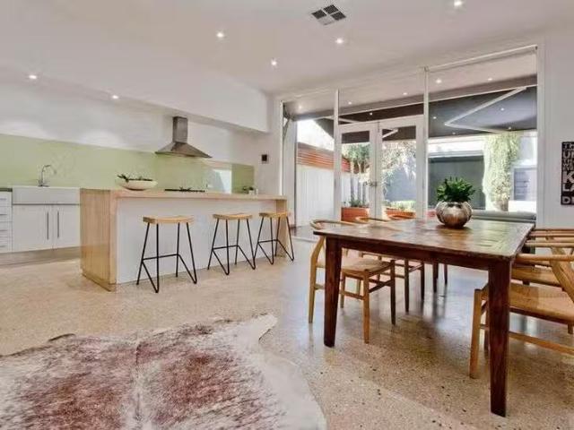 Cozy 16 Shipsters Road, Kensington Park, SA 5068