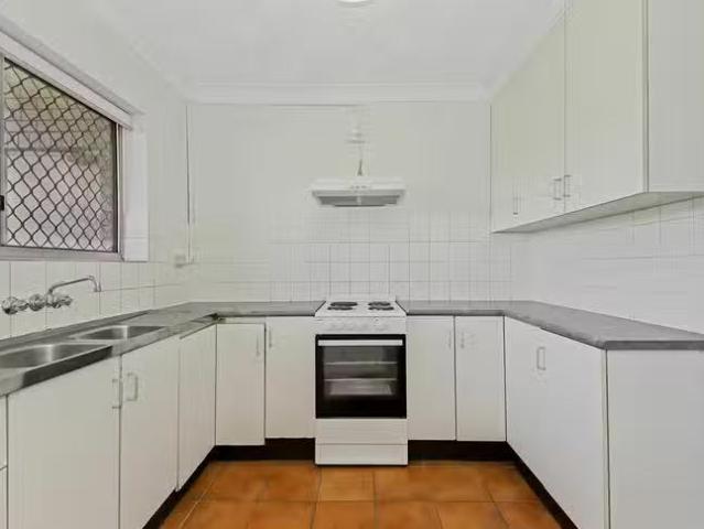 Cozy 1/72 Thomas Street, Greenslopes, QLD 4120