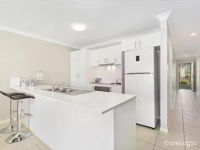 Unique 1/753 Greenwattle Street, Glenvale, QLD 4350