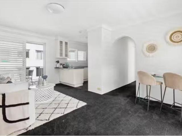 Deal! 1/75 Evans Street, Freshwater Apartment for rent Listed.